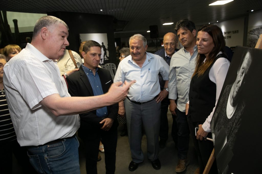 תערוכת צילום פורטרטים של שורדי השואה 