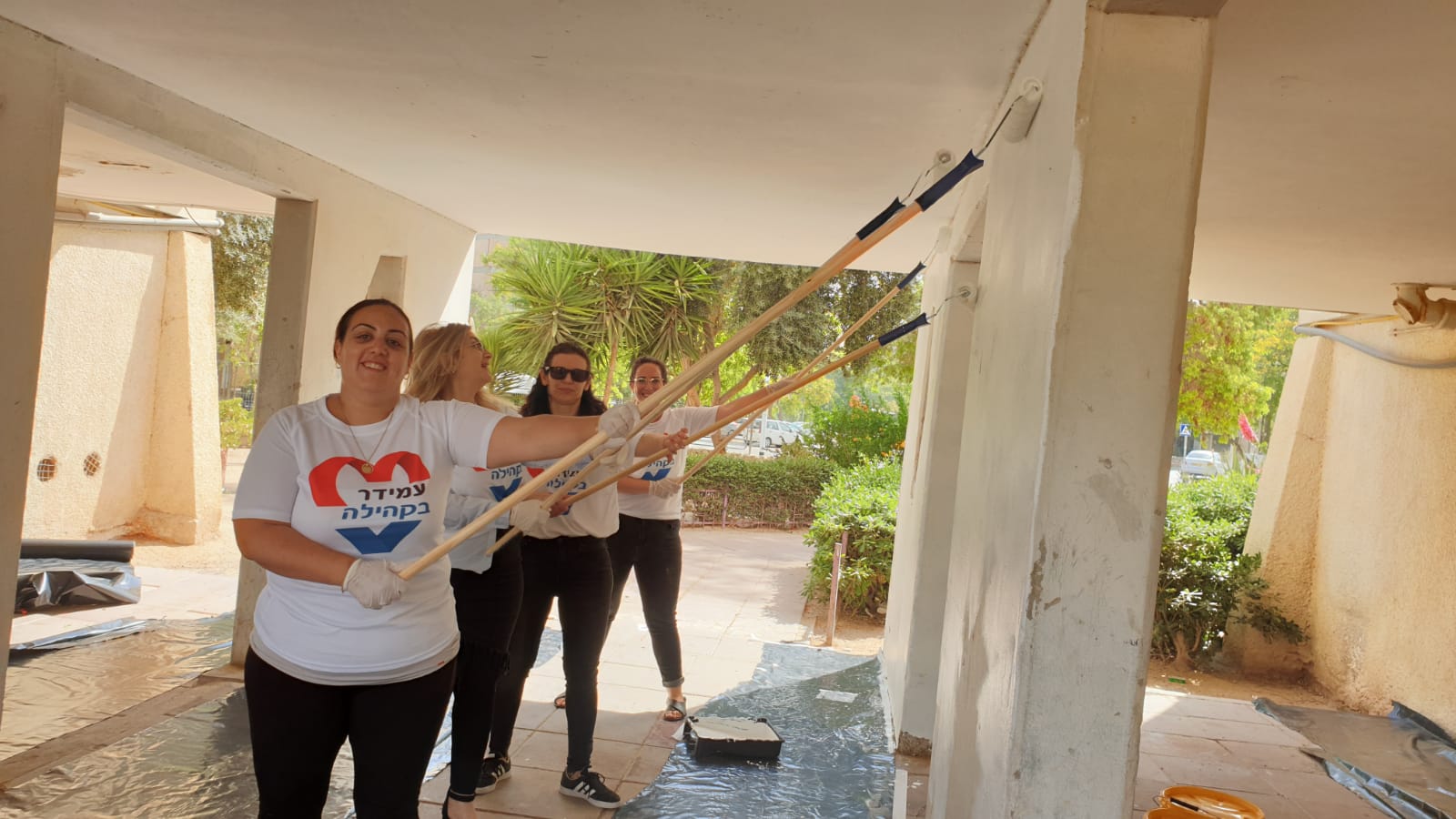 עובדי עמידר החדשה ותלמידי הישיבה התיכונית מצפה רמון קיימו מבצע לטיפוח הסביבה בעיר באר-שבע
