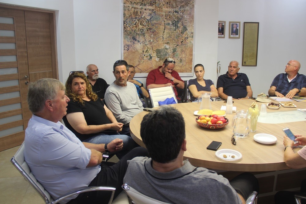 הדדיות דרומית  חברי מליאת מועצת רמת נגב הגיעו לביקור בבני שמעון ונפגשו עם ראש המועצה, ניר זמיר