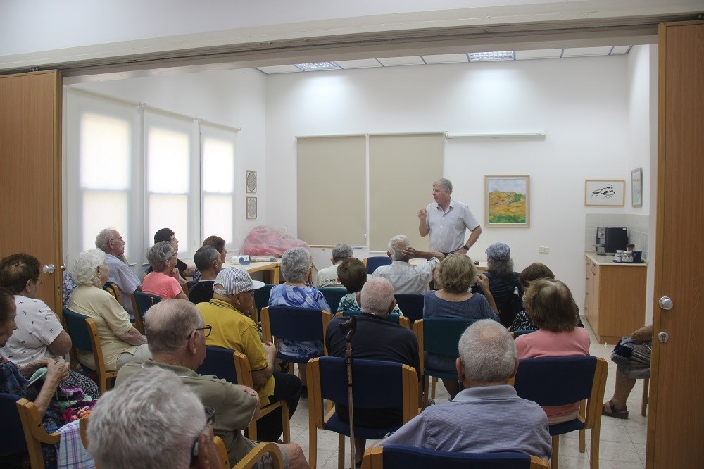 פגישה עם ותיקי בית גל עד 