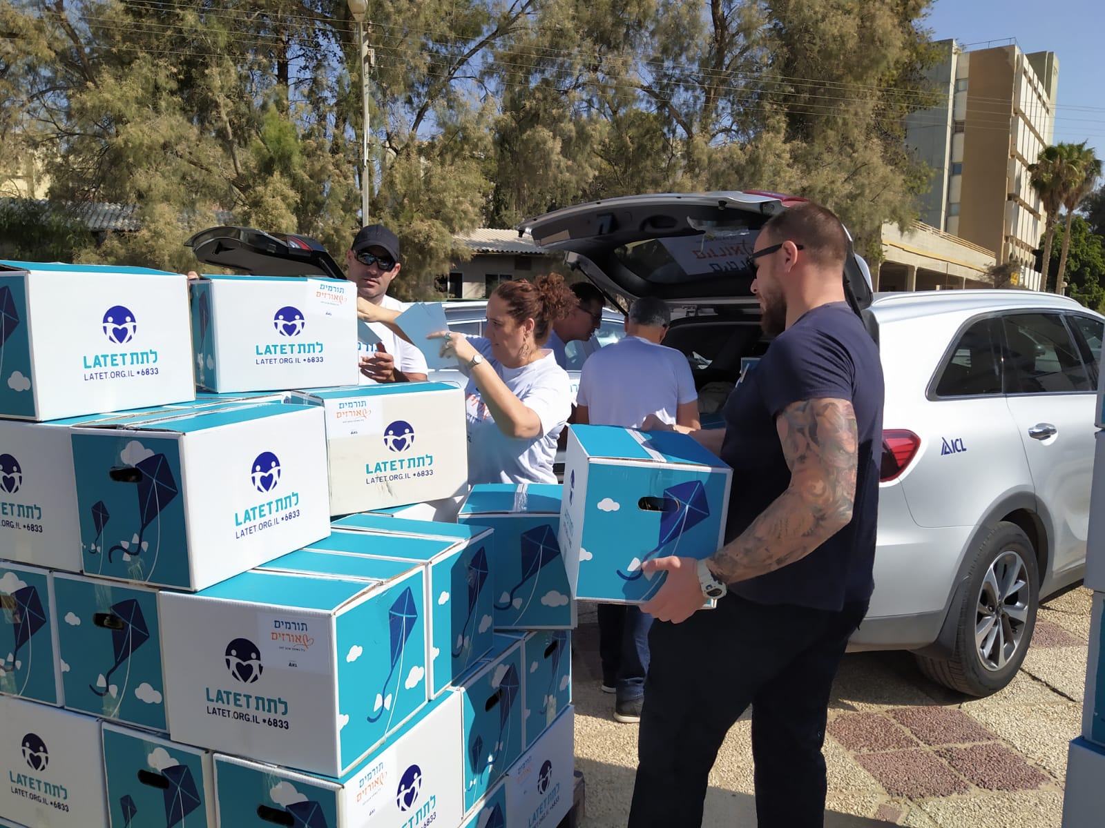 לקראת ראש השנה: עובדי כיל השתתפו בפרויקט "תורמים אורזים" וארזו למעלה מ- 2000 חבילות מזון למשפחות בדרום