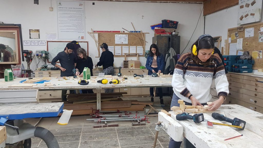 חנוכיות עם קטע