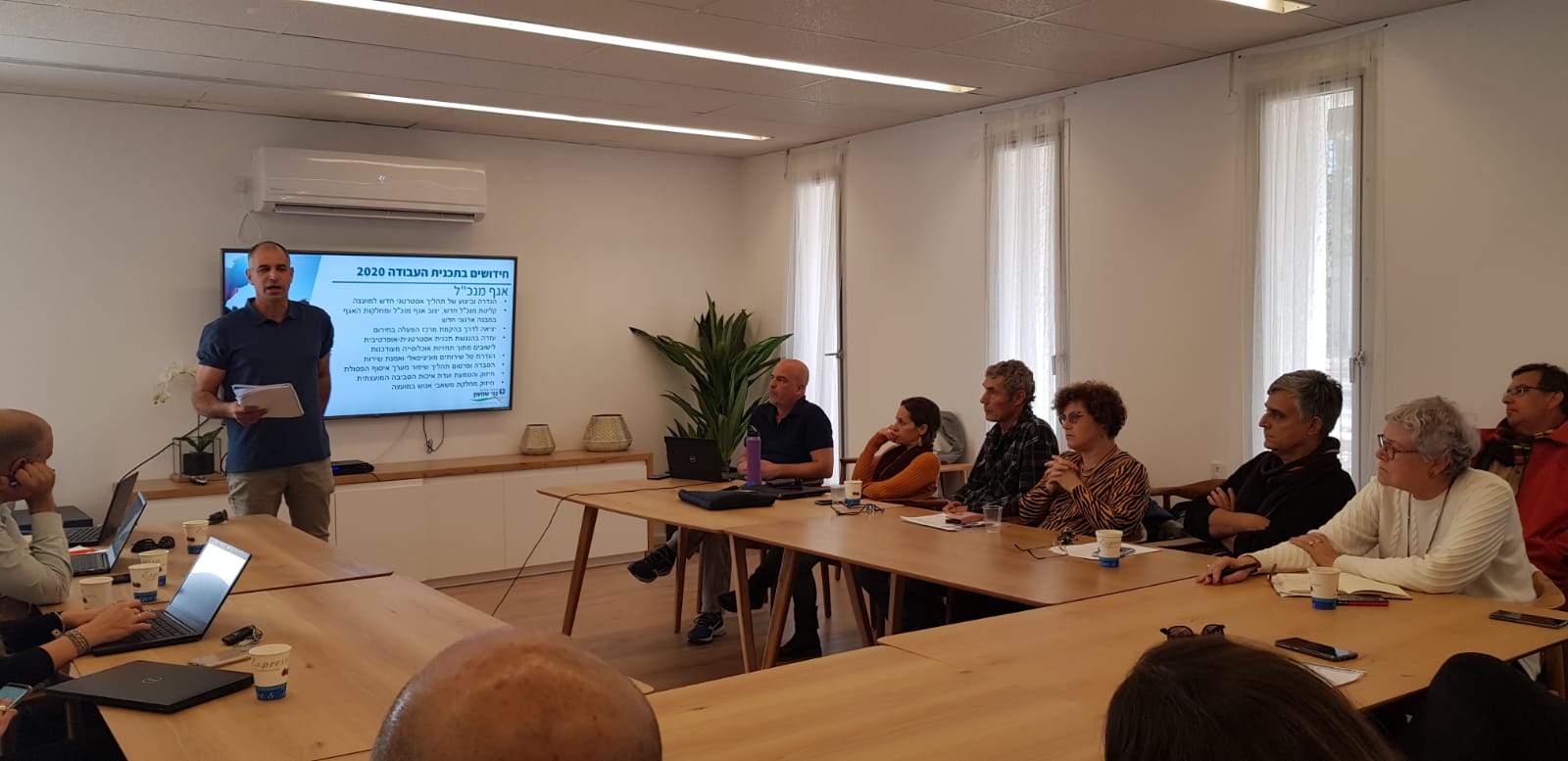 לא מפסיקים לחדש