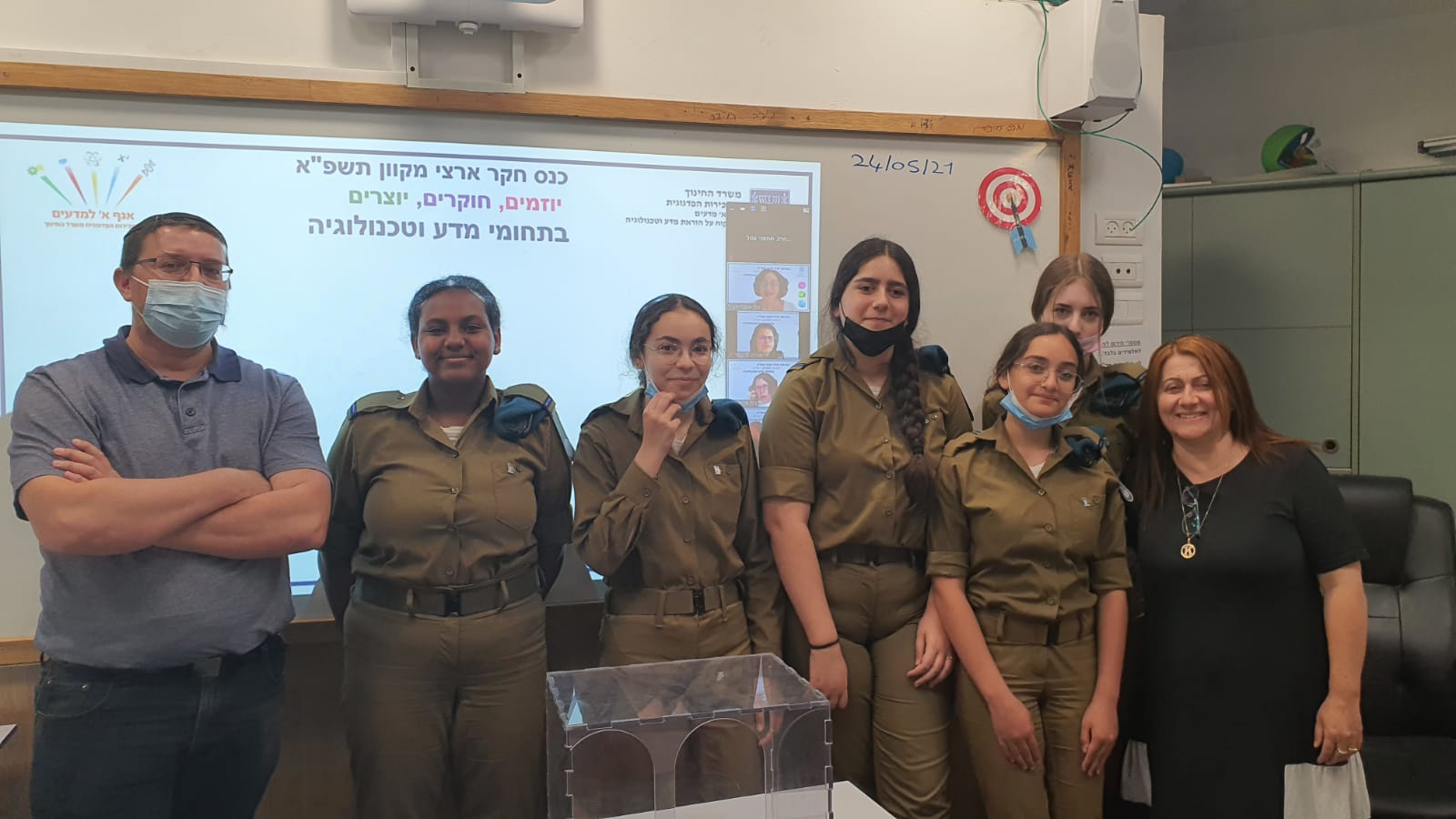 לחתוך בצל – ללא דמעות: עבודתם של תלמידי בית הספר הרב תחומי עמל אמירים באופקים ייצגה את מחוז דרום בכנס חקר ארצי
