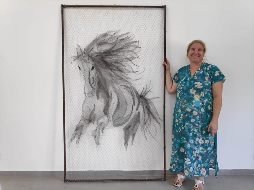 גלריה חדשה לאמנות ממחזרת 'מטמון בערבה' נפתחה בעין יהב בערבה התיכונה