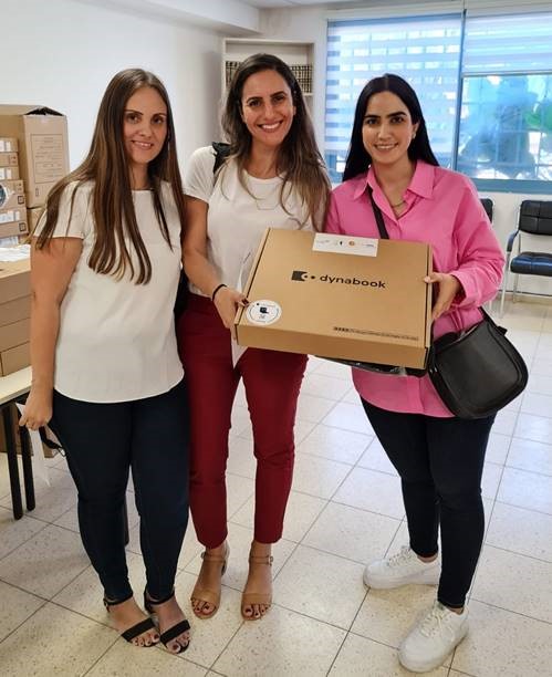 153 מחשבים ניידים חולקו בבתי הספר באופקים