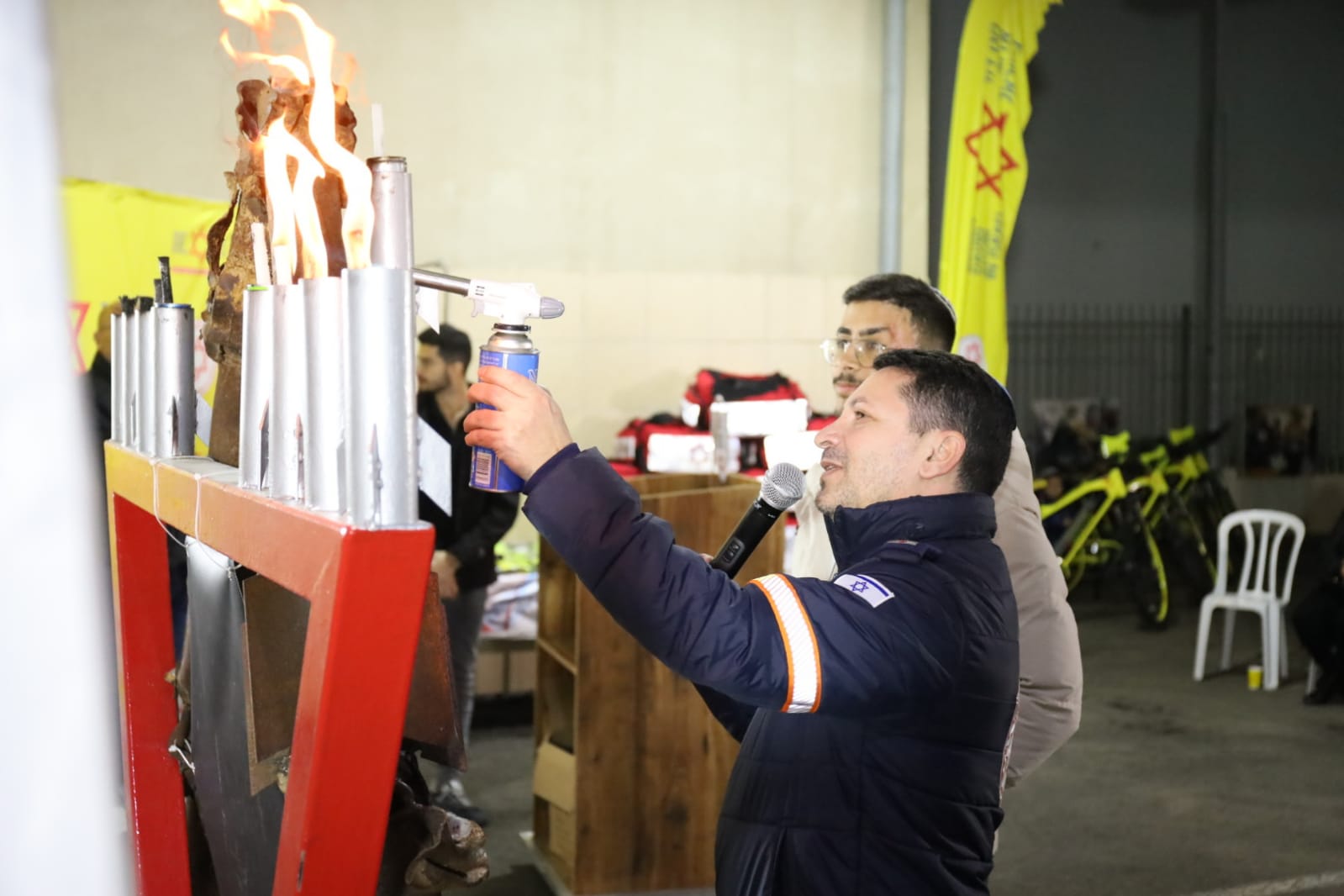 נר שמיני של חנוכה בתחנת מד"א בשדרות