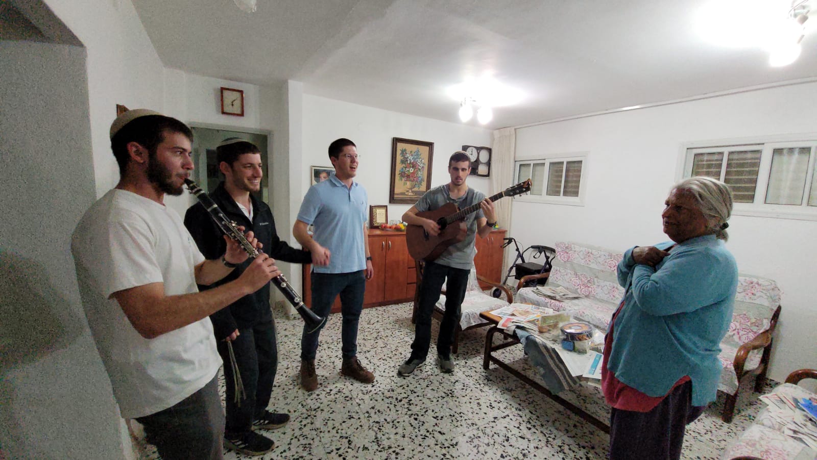 פרויקט "חורף חם" של עמותת "מאירים" – חלוקת ערכות חום לחורף עבור קשישים בדרום