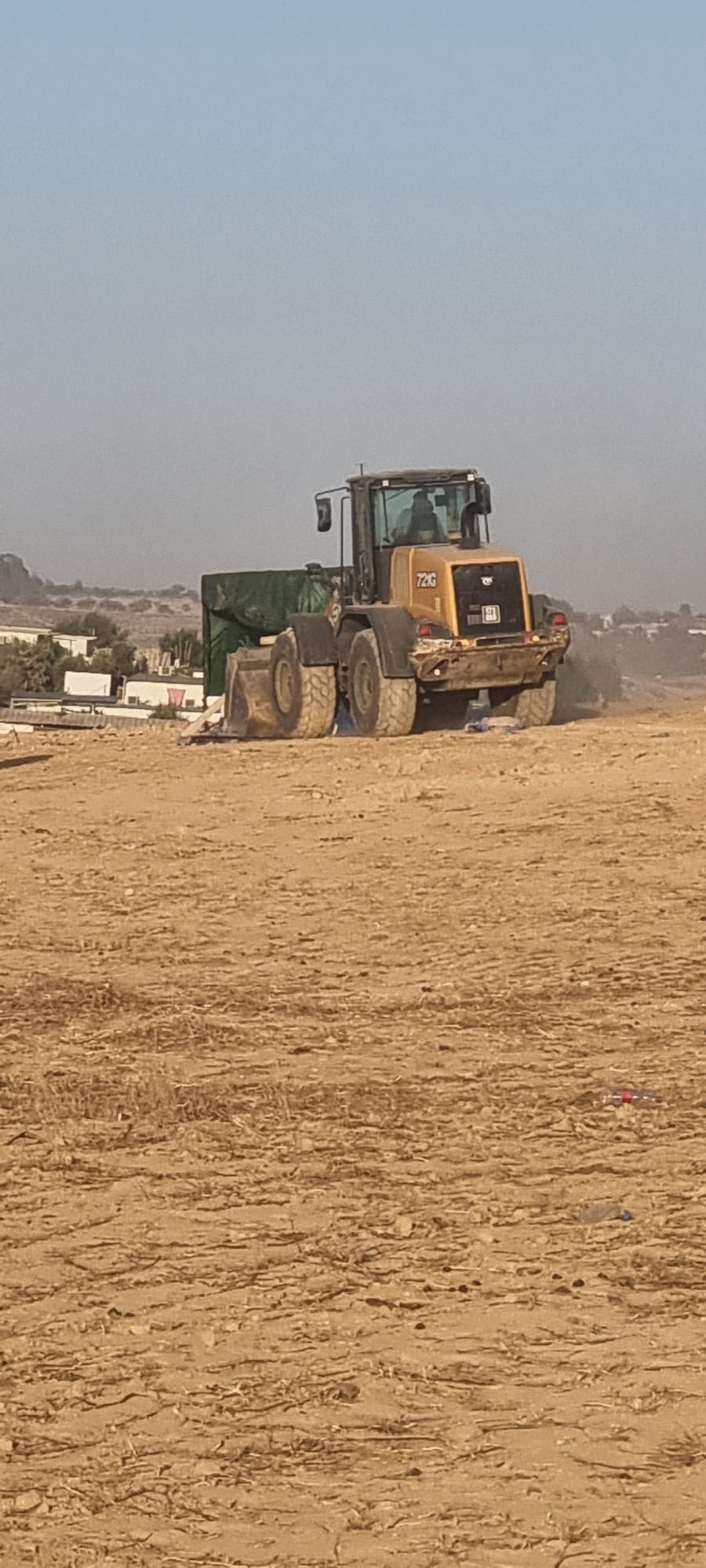 עשרות סככות של פולשים בישוב רהט בנגב פונו על ידי מפקחי רשות מקרקעי ישראל