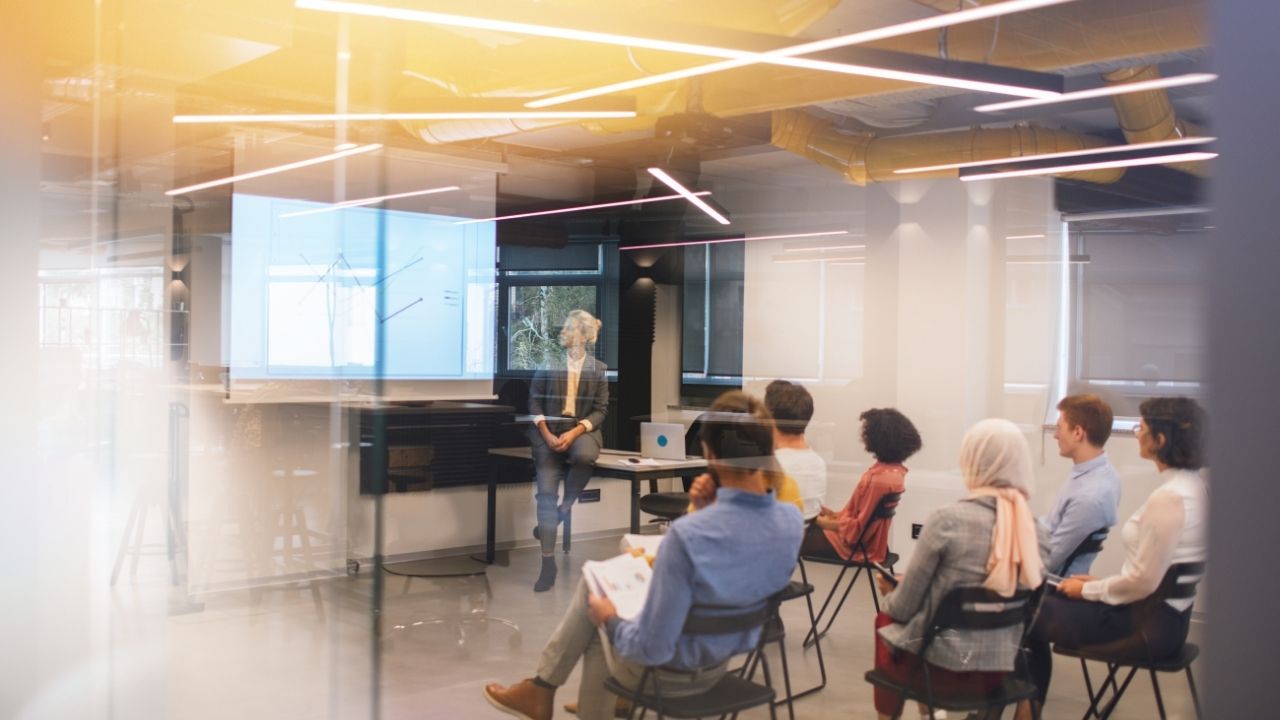 מה מייחד אימון עסקי מאימון עסקי אישי