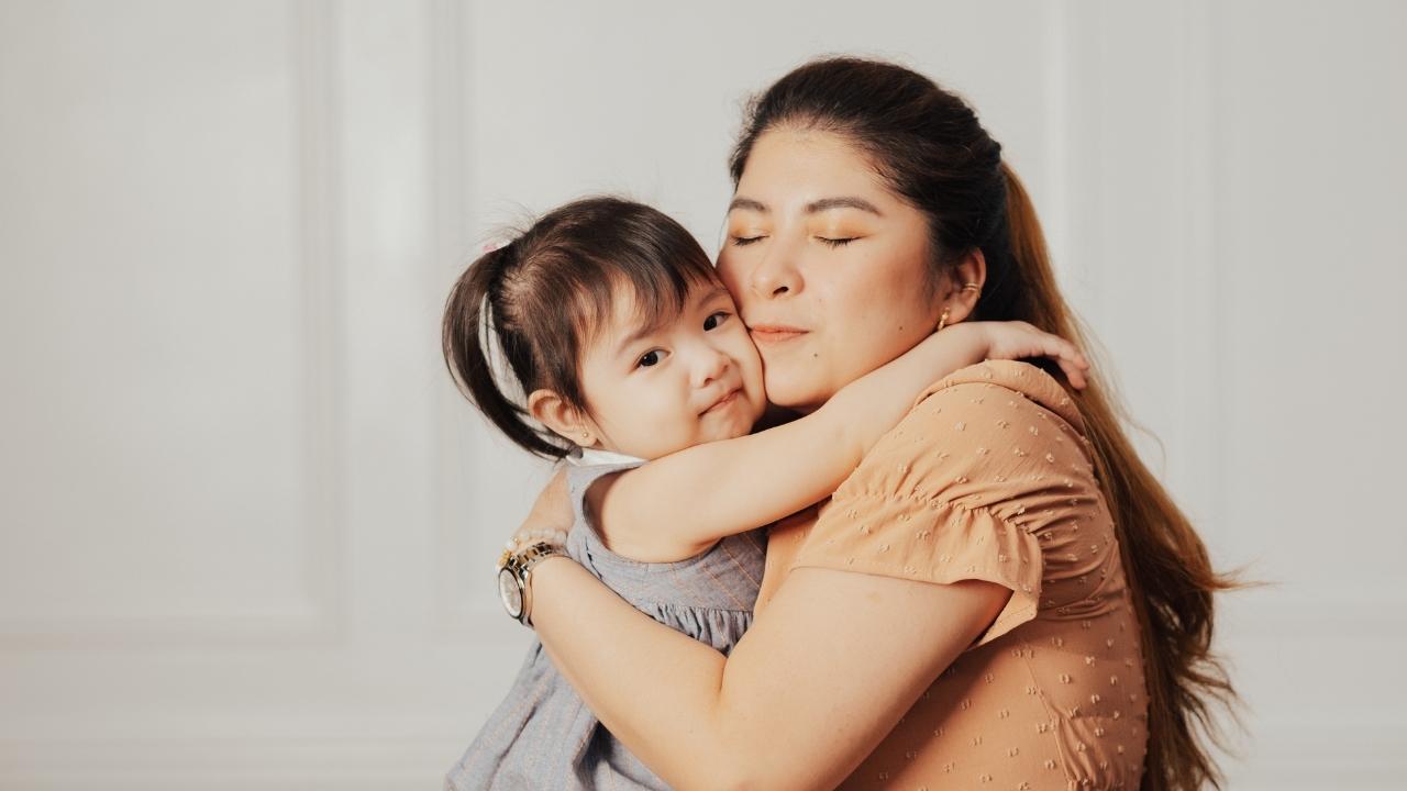 לתת לתינוק לשחק בנעימות