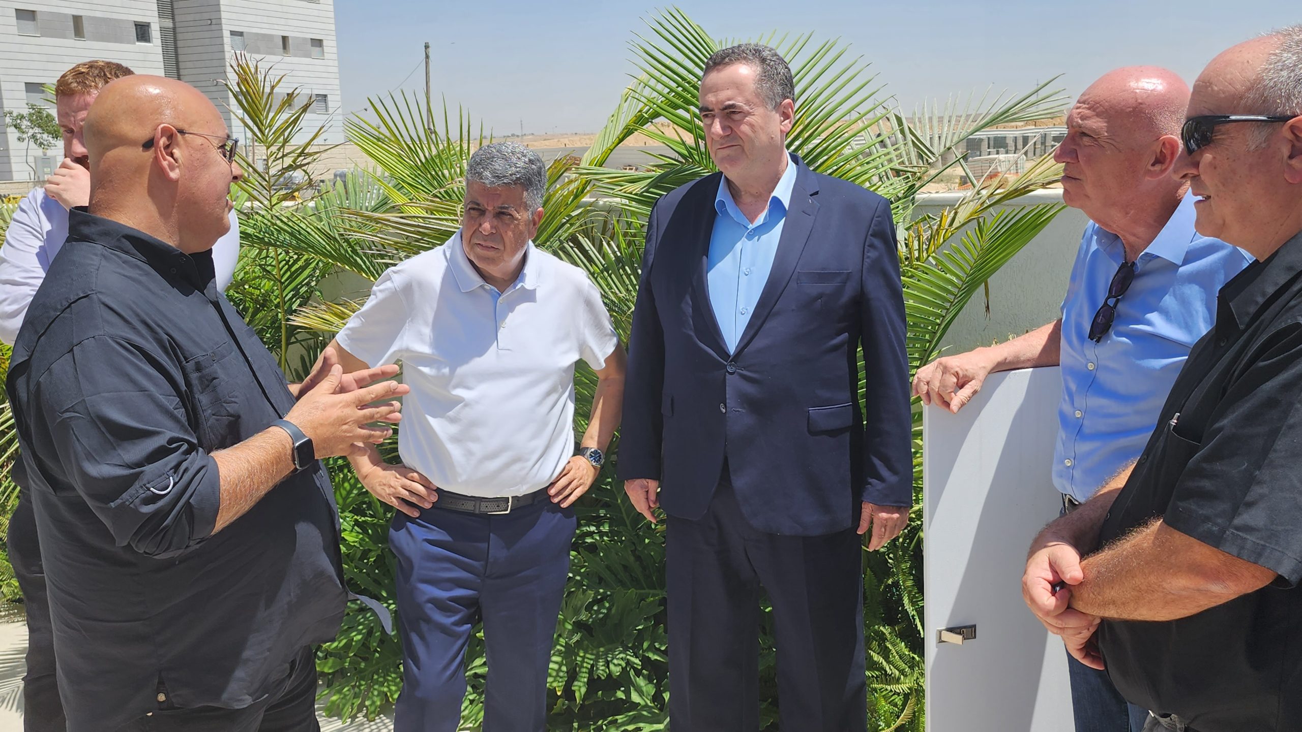 בתום ביקור שר האנרגיה והתשתיות, ישראל כץ: קווי מתח גבוה ונמוך יוטמנו באופקים