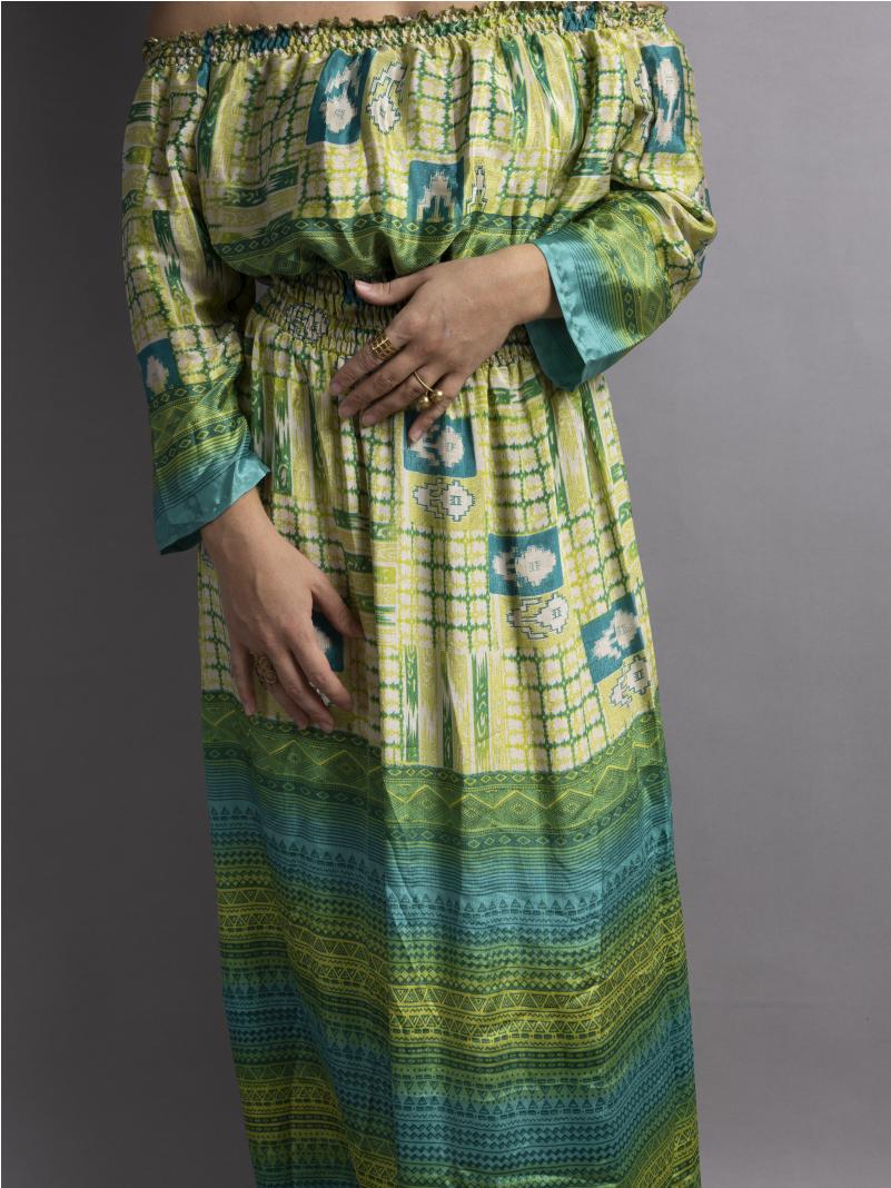 Abito Lungo Etnico con Scollo a Barca Verde chiaro – Radha