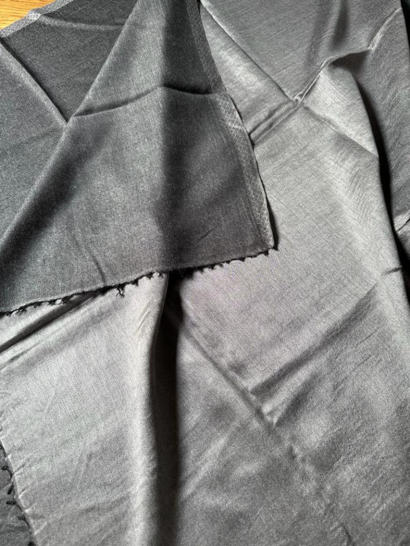 Sciarpa in Seta e Viscosa Double Face - Grigio