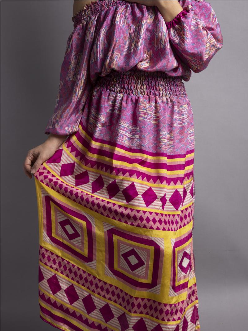 Abito Lungo Etnico con Scollo a Barca fucsia e arancione – Radha