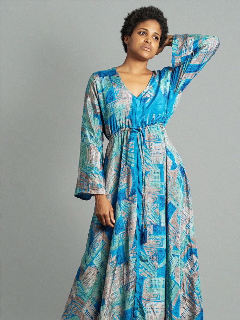 Abito con schiena scoperta azzurro – Sikh