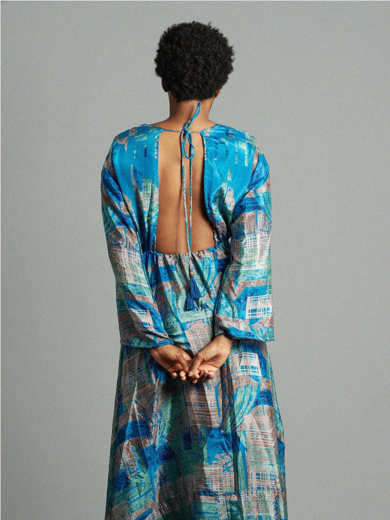 Abito con schiena scoperta azzurro – Sikh