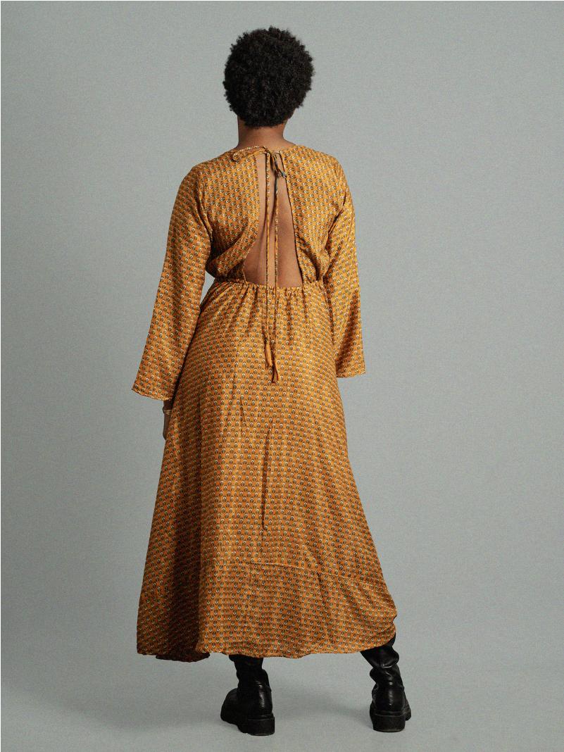 Abito con schiena scoperta fiorellini bianchi – Sikh