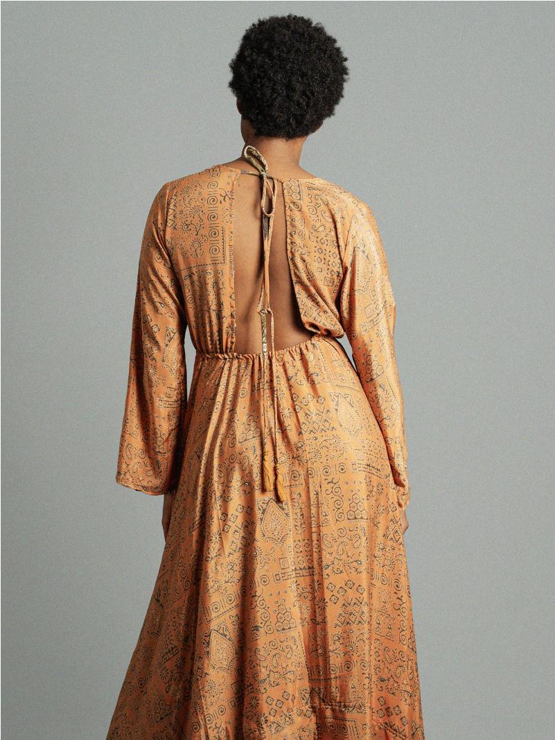 Abito con schiena scoperta arancione chiaro – Sikh