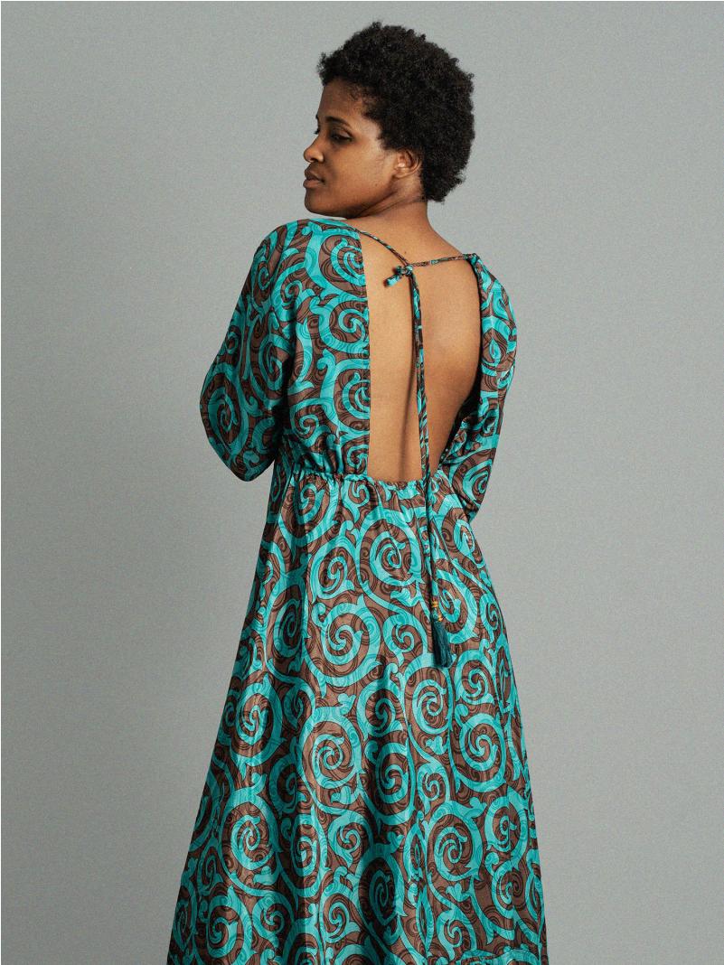 Abito con schiena scoperta azzurro – Sikh