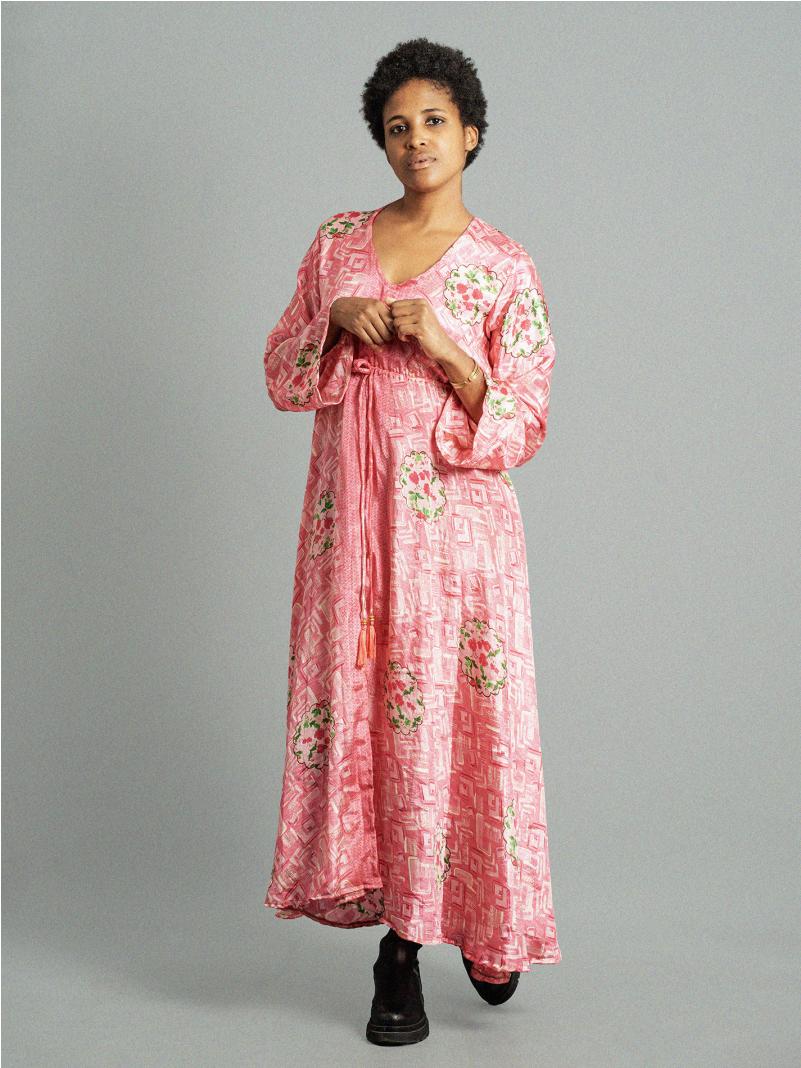 Abito con schiena scoperta rosa – Sikh