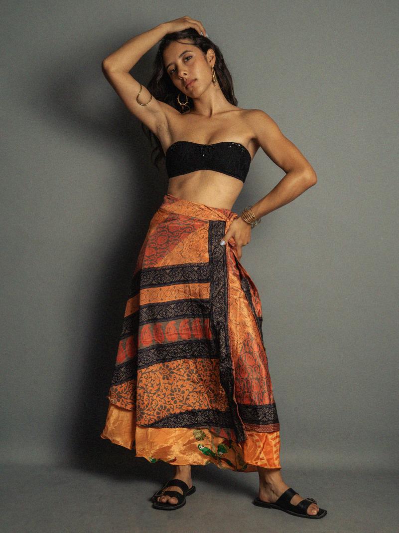 Gonna etnica lunga a portafoglio arancione con pappagalli – India