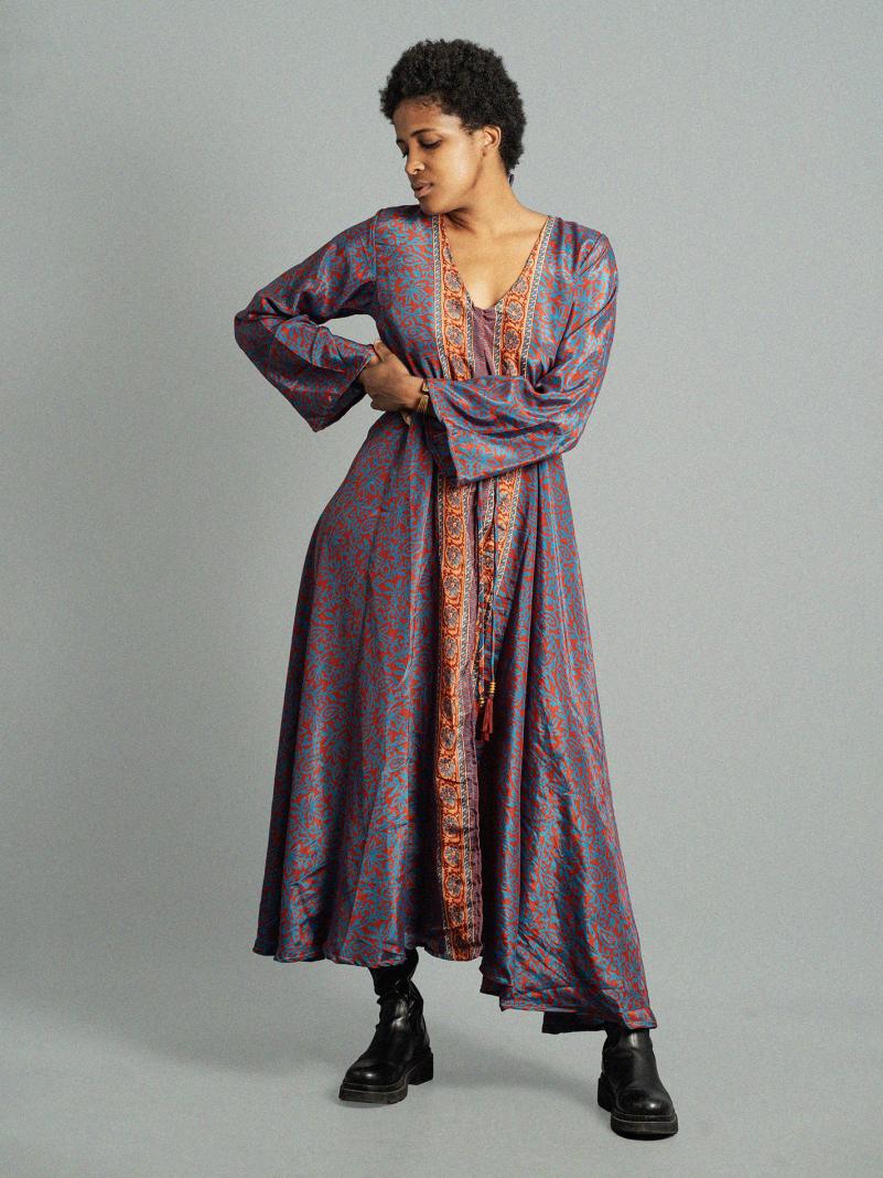 Abito con schiena scoperta rosso e blu – Sikh