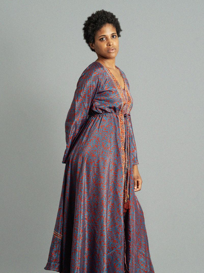 Abito con schiena scoperta rosso e blu – Sikh