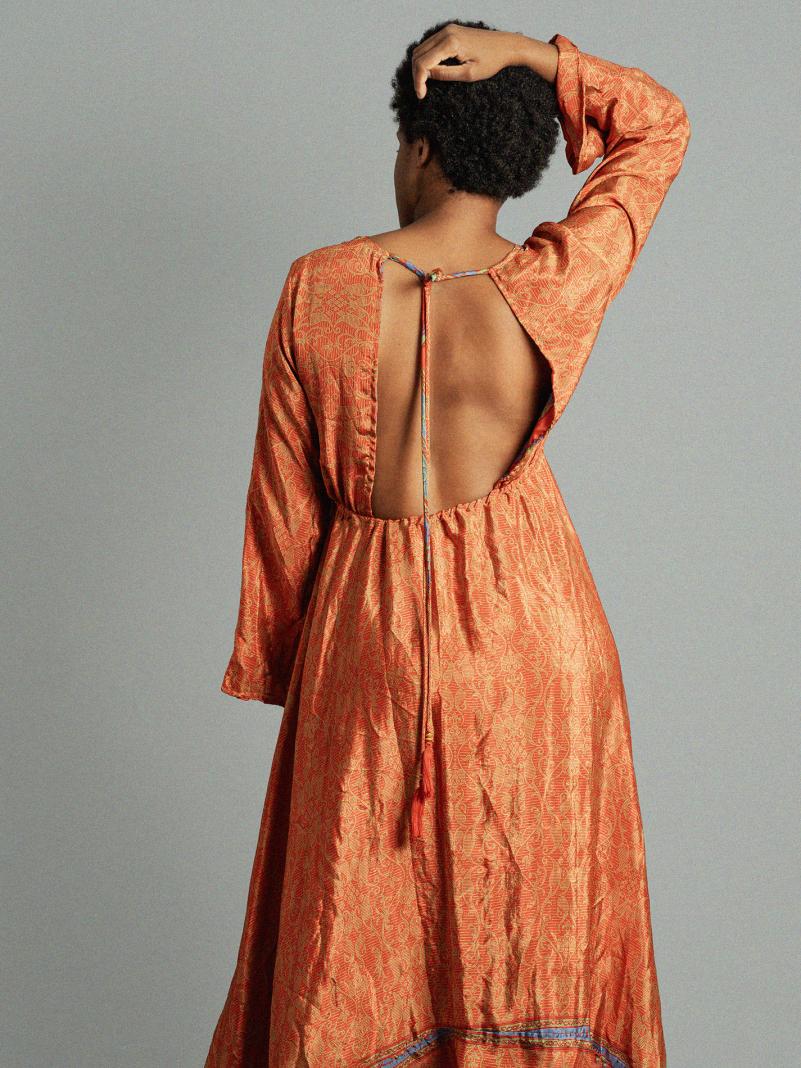Abito con schiena scoperta arancione – Sikh