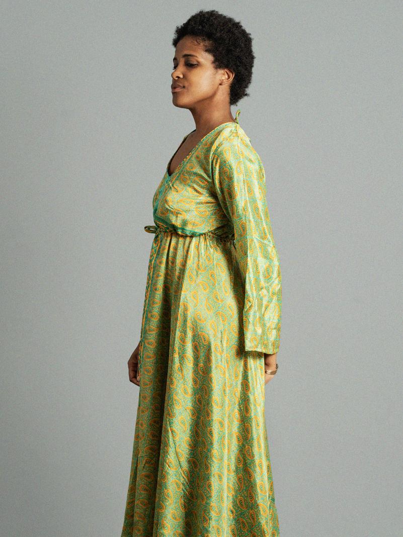 Abito con schiena scoperta verde e giallo – Sikh