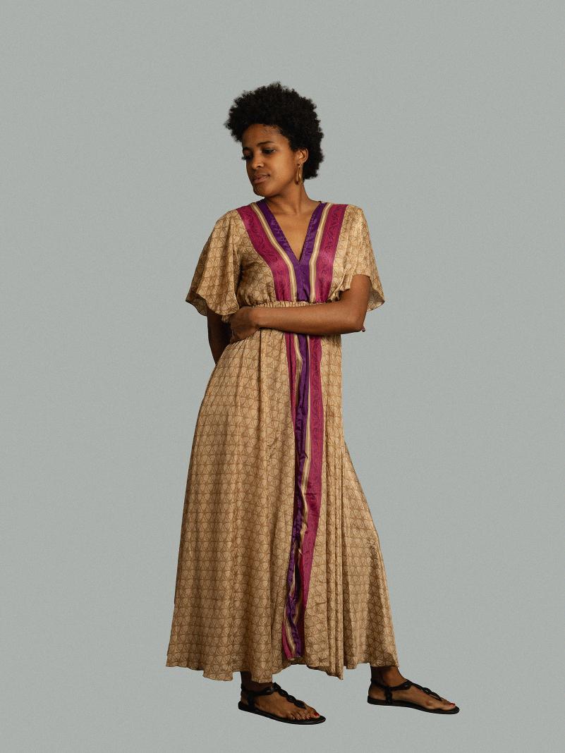 Abito lungo maniche corte ocra linee viola e rosa - Parvati