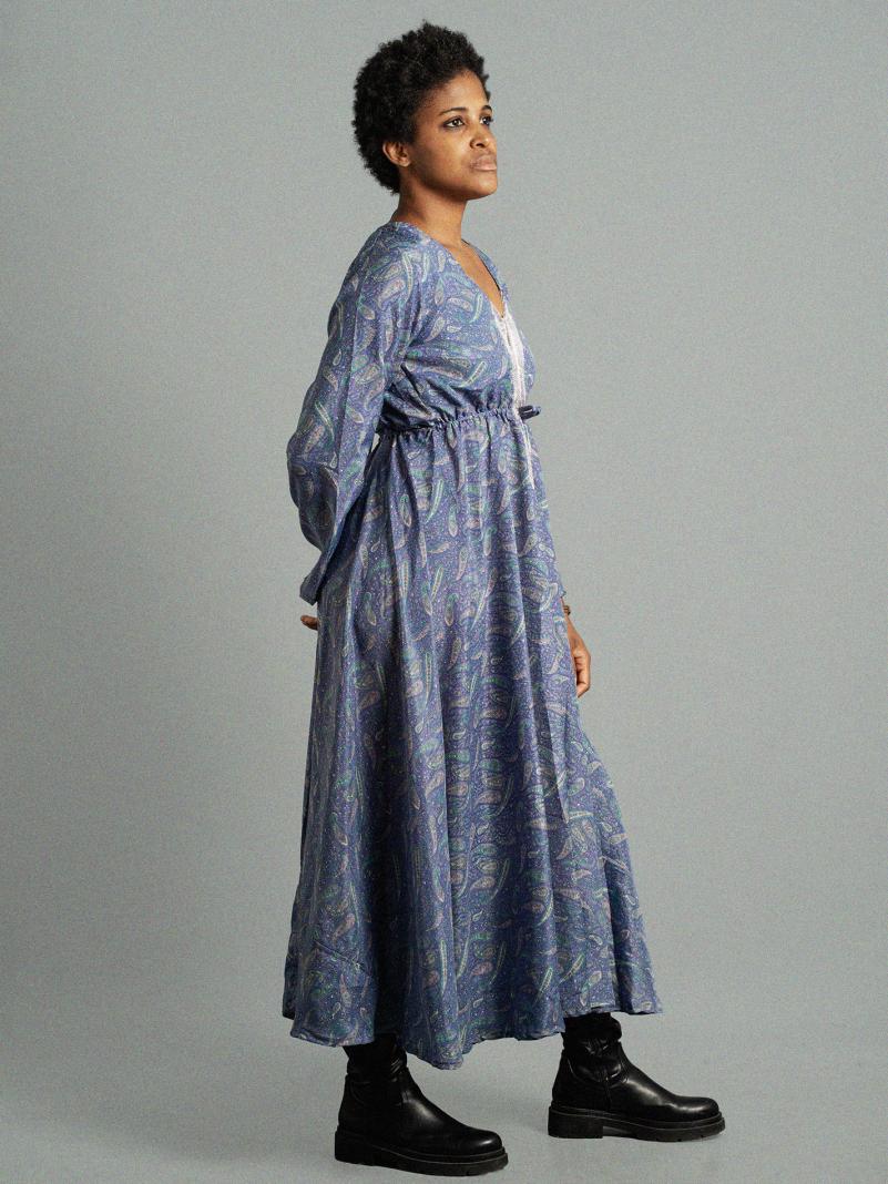 Abito con schiena scoperta azzurro – Sikh