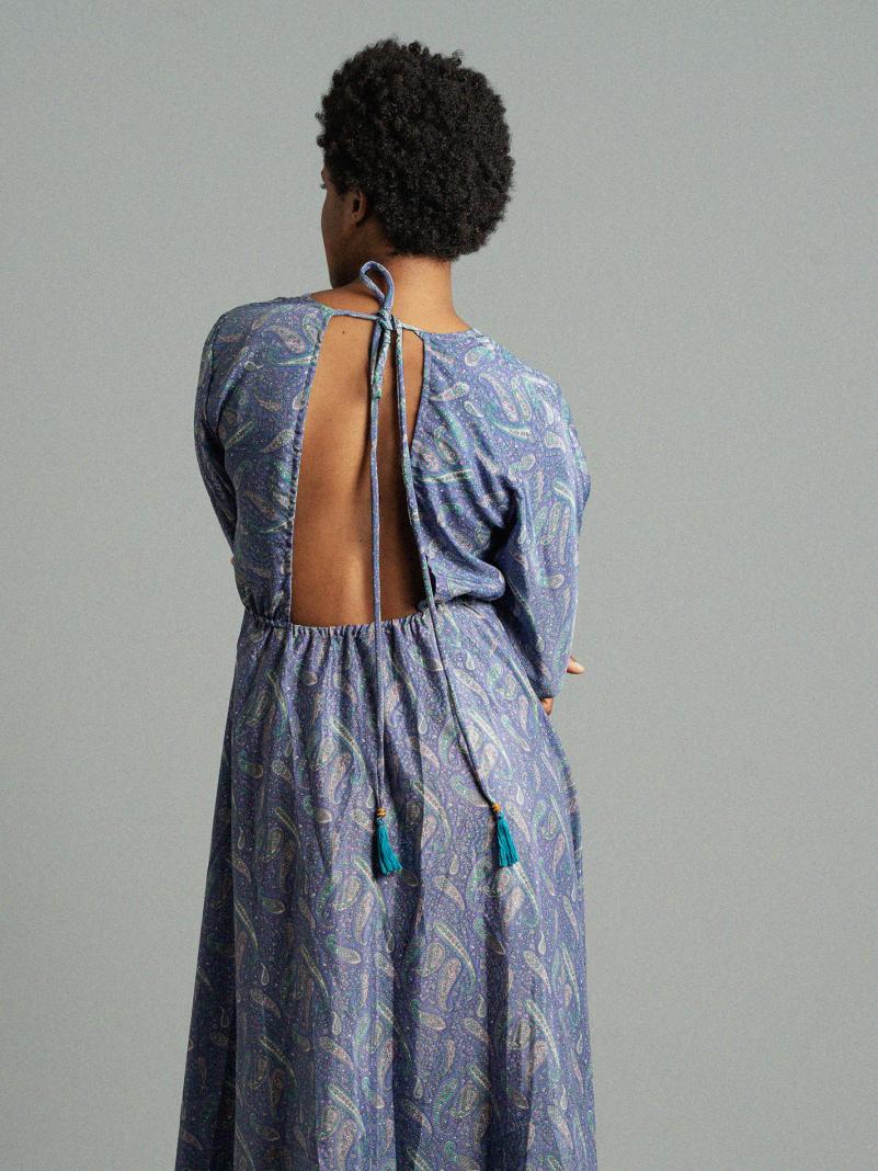 Abito con schiena scoperta azzurro – Sikh