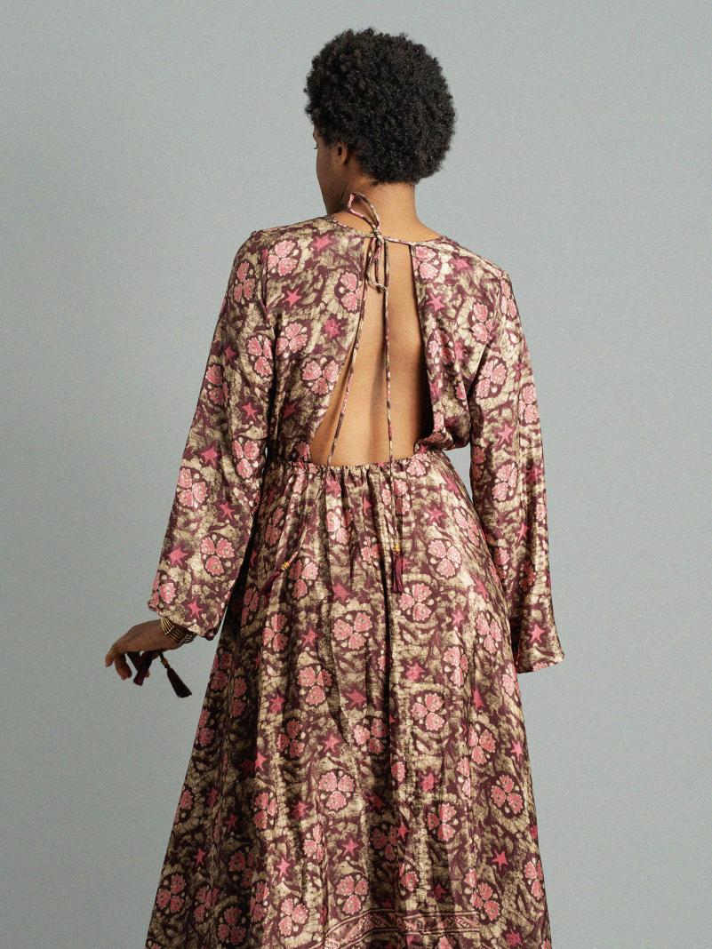 Abito con schiena scoperta fiori rosa – Sikh