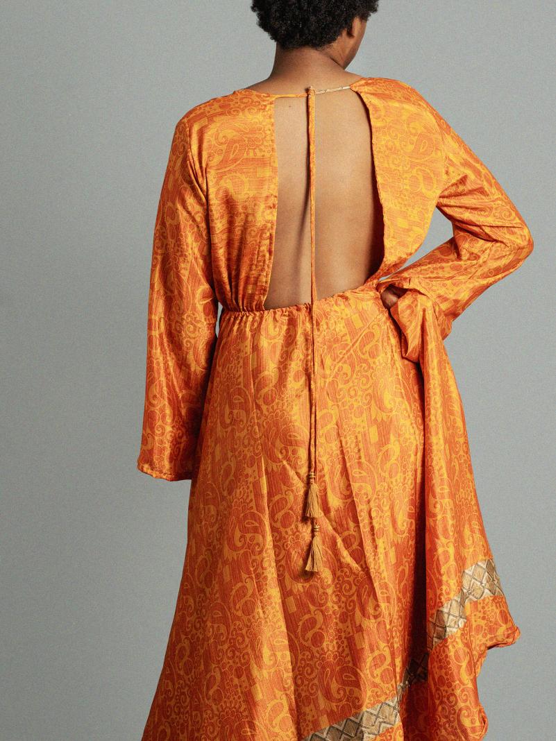 Abito con schiena scoperta arancione – Sikh