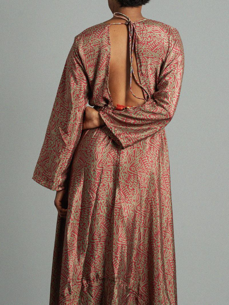 Abito con schiena scoperta rosso e verde – Sikh