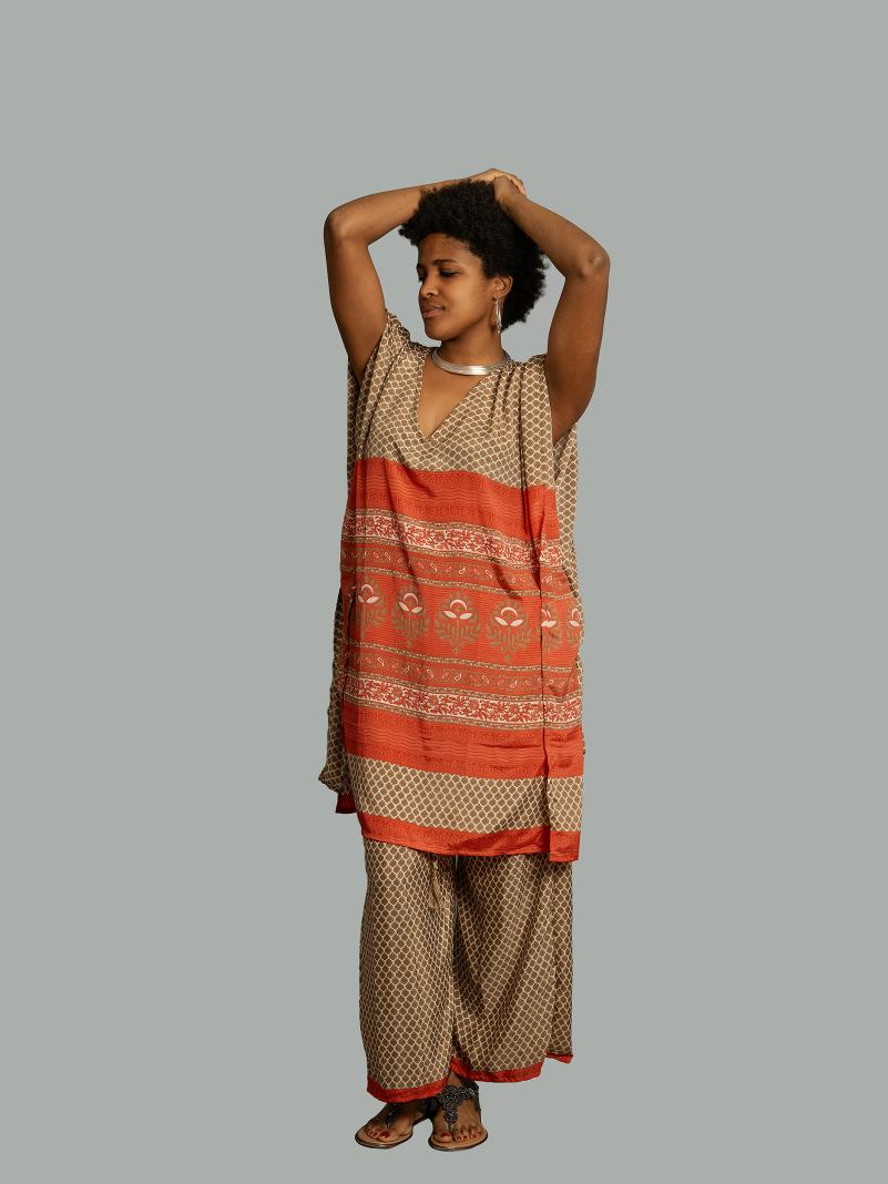 Caftano e pantalone bianco con linea rossa - Jaisalmer