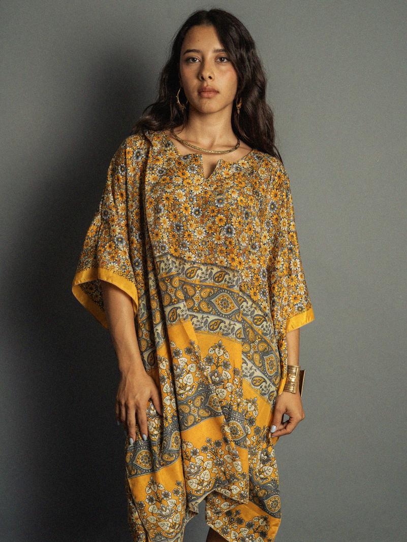 Caftano giallo con fiori