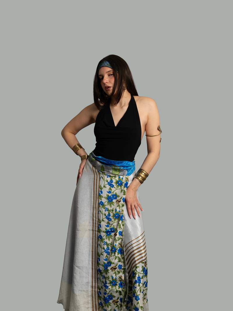 Gonna etnica lunga a portafoglio azzurro e bianco – India