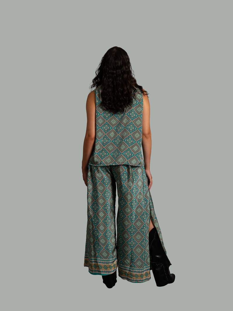 Completo Top smanicato e pantalone azzurro - Cochin