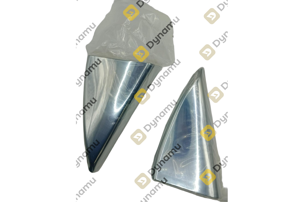 D-MAX  REAR DOOR TRIANGLE GLASS COVER 2
