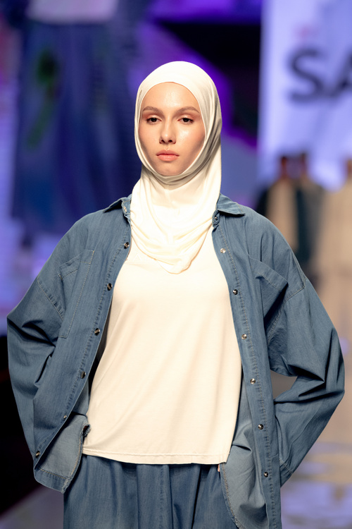 Дизайнеры из России, Казахстана, Индонезии и Сенегала приняли участие в показах Modest Fashion Day в Казани