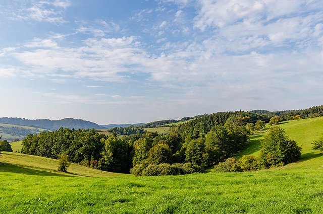 800px-Landscape_between_Horní_Lideč_and_Pulčín,_Czech_Republic_12