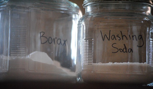 BORAX, látka často využívaná dětmi k výrobě slizů, může poškodit reprodukční schopnost