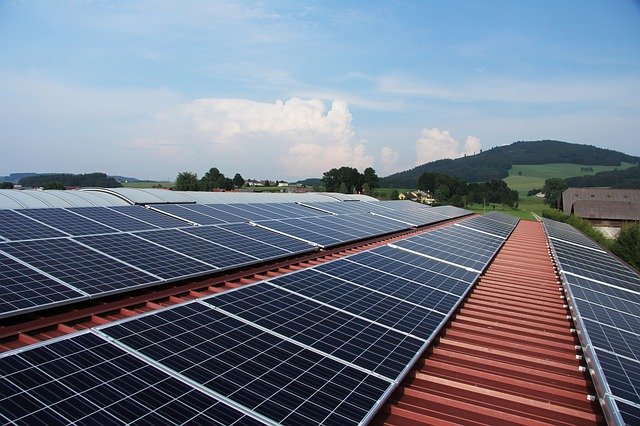 CAFT: využívání fotovoltaických systémů pro zvýšení energetické soběstačnosti budov, obcí a měst