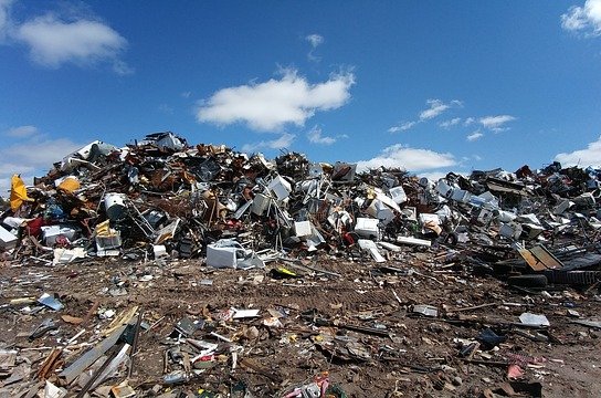 Češi chtějí recyklovat a šetřit energie, odmítají skládky i spalovny