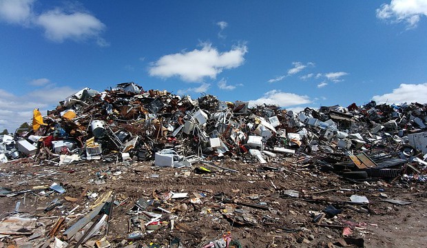 Češi chtějí recyklovat a šetřit energie, odmítají skládky i spalovny