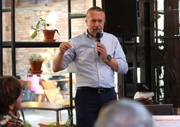 Češi výrazně podporují výrobu elektřiny z obnovitelných nebo nízkoemisních zdrojů, ale jen pokud by nestála víc než ta běžná, říká Tomáš Bělohoubek, jednatel společnosti E.ON Česká republika