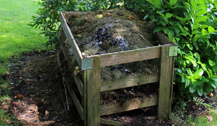 Co patří na kompost a jak ho správně založit?
