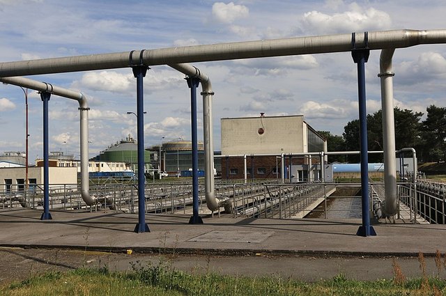 Grit_tanks_and_air_pipes,_Prague_Central_Wastewater_Treatment_4581